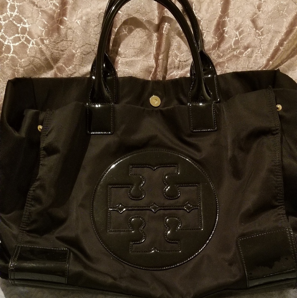 black tory burch pocketbook